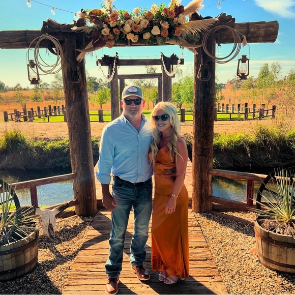 Elegant Orange Sleeveless Dress - Picture 3 of 3